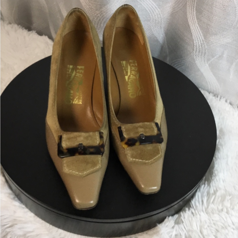 Salvatore Ferragamo Beige Leather Pointed Toe Pumps - Picture 7 of 9